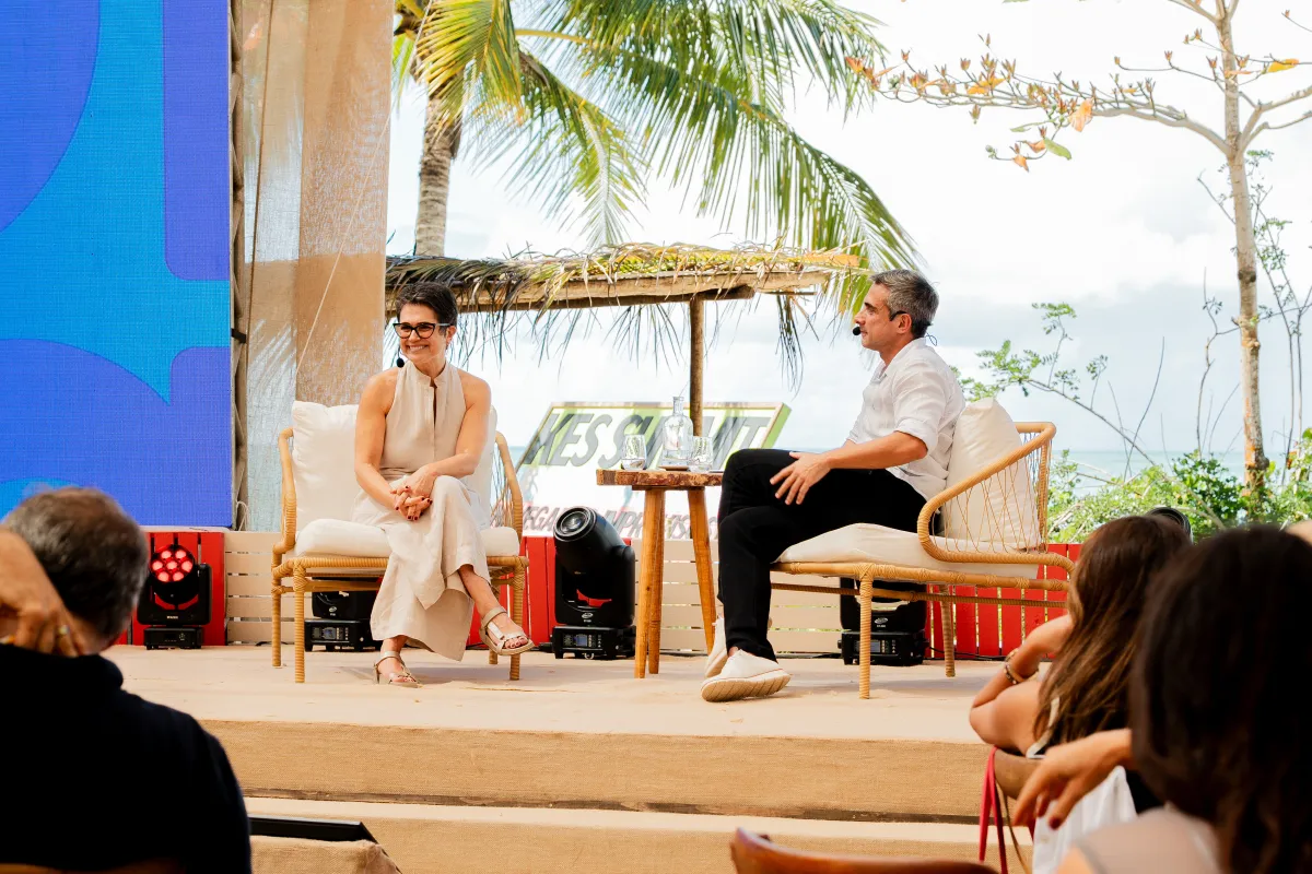 painéis com especialistas